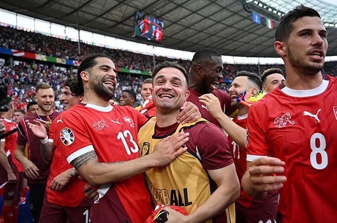 瑞士2比0義大利，德國2比0丹麥，兩隊雙雙進入歐國盃8強